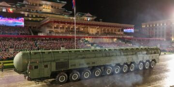 Corea del Norte celebra un desfile militar para conmemorar el 80º aniversario de la fundación del gobernante Partido de los Trabajadores