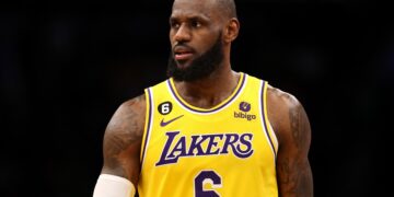 ¿Por qué la estrella de los Lakers, LeBron James, fue acusada de arreglar juegos de la NBA?