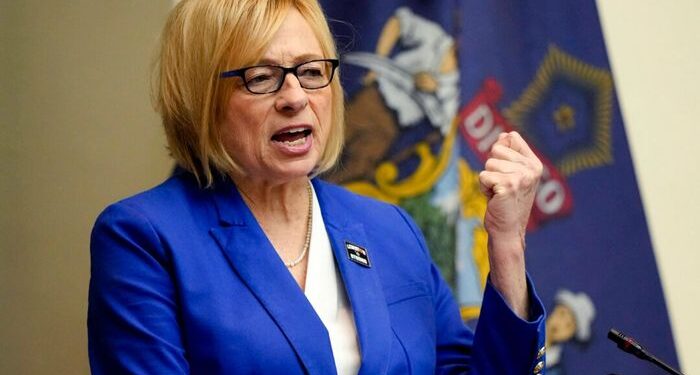 La gobernadora de Maine, Janet Mills, desafiará a Susan Collins para el Senado en 2026