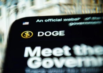 Las agencias rescindidas, descopiaron 94 contratos derrochadores con un valor de techo de $ 8.5 mil millones, dice Dege