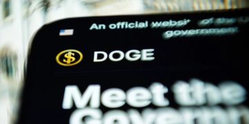 Las agencias rescindidas, descopiaron 94 contratos derrochadores con un valor de techo de $ 8.5 mil millones, dice Dege