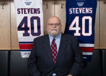 Libre de hockey desde hace mucho tiempo para retirarse después de 40 años con los estadounidenses de Rochester