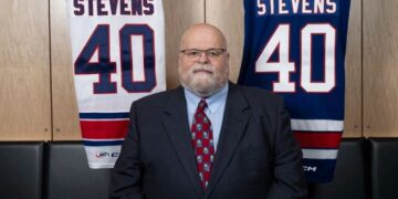 Libre de hockey desde hace mucho tiempo para retirarse después de 40 años con los estadounidenses de Rochester