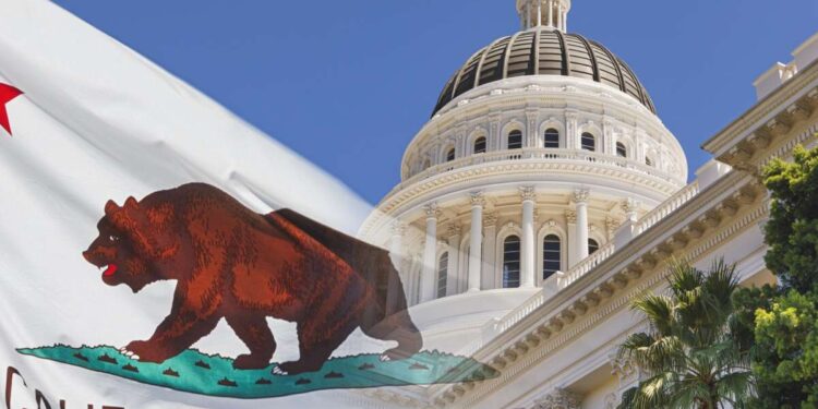 Los californianos respaldan la medida de redistribución de distritos electorales de la Proposición 50 por una diferencia de casi 2 a 1: encuesta