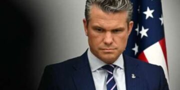 El secretario de Defensa de Estados Unidos, Pete Hegseth, asiste a la reunión del Grupo de Contacto de Defensa de Ucrania, parte de la reunión de la Cumbre de Ministros de Defensa de la OTAN en la sede de la OTAN en Bruselas el 15 de octubre de 2025.