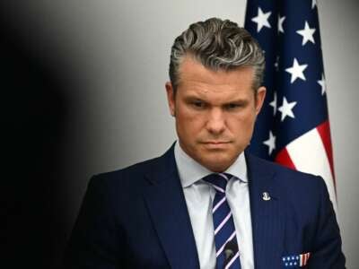 El secretario de Defensa de Estados Unidos, Pete Hegseth, asiste a la reunión del Grupo de Contacto de Defensa de Ucrania, parte de la reunión de la Cumbre de Ministros de Defensa de la OTAN en la sede de la OTAN en Bruselas el 15 de octubre de 2025.