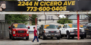 Los préstamos para automóviles al revés suben a un promedio récord de $6,905: informe