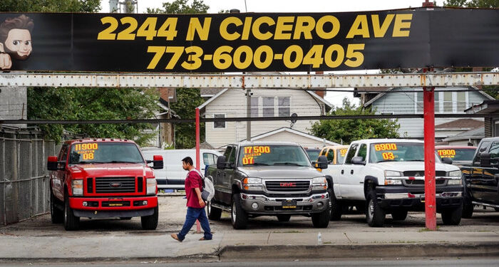 Los préstamos para automóviles al revés suben a un promedio récord de $6,905: informe