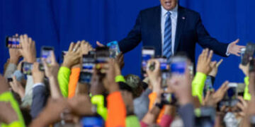 El presidente Donald Trump habla ante 5000 contratistas en el complejo petroquímico de Shell Chemicals el 13 de agosto de 2019 en Monaca, Pensilvania.