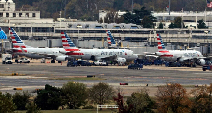 Los retrasos en los vuelos aumentan en los principales aeropuertos de EE. UU. en medio de la escasez de controladores de tráfico aéreo