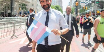 Mamdani promete hacer de Nueva York una “ciudad santuario” para las personas trans en un nuevo anuncio de campaña