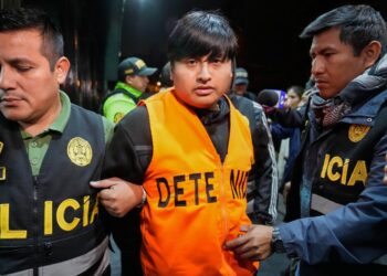 Tony Janzen Valverde Victoriano fue escoltado por la policía a una estación de policía antidrogas en Lima, Perú.