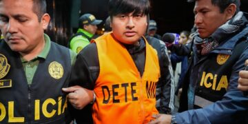 Tony Janzen Valverde Victoriano fue escoltado por la policía a una estación de policía antidrogas en Lima, Perú.