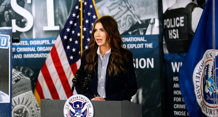 Noem defiende la compra de dos aviones de la Guardia Costera por parte del DHS tras las críticas de los legisladores