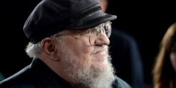 George RR Martin llega al estreno de HBO "Game of Thrones" Temporada 3 en el Teatro Chino TCL de Hollywood el 18 de marzo de 2013. (Kevin Winter/Getty Images)