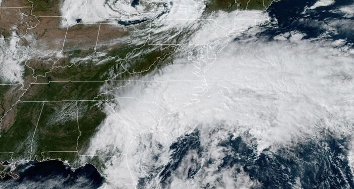 Tormenta sin nombre provoca inundaciones y fuertes vientos en la costa este