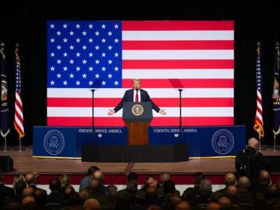 Trump comparte meme llamando a Dems el partido de "Odio, Evil y Satanás"