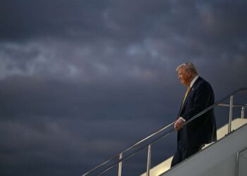 Trump dice a los periodistas que tiene los “mejores números de su historia” para postularse nuevamente para presidente