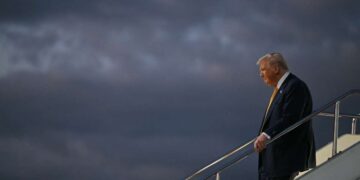 Trump dice a los periodistas que tiene los “mejores números de su historia” para postularse nuevamente para presidente