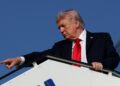 El presidente estadounidense Trump aborda el Air Force One de camino a Sharm El-Sheikh