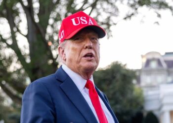 Trump dice que los despidos federales se producen en este momento en medio de