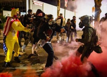 Trump dice que puede invocar la Ley de Insurrección en Portland si es necesario