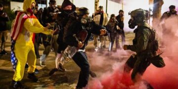 Trump dice que puede invocar la Ley de Insurrección en Portland si es necesario