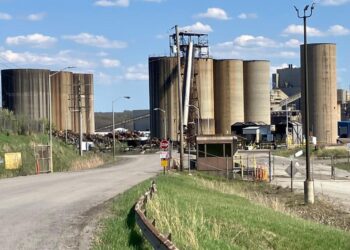 La agencia de reurbanización de la ciudad está remodelando una antigua planta de energía alimentada por carbón en Homer City, Pensilvania, aproximadamente a 50 millas al este de Pittsburgh, como un campus de centro de datos alimentado por gas natural. (John Haughey/La Gran Época)