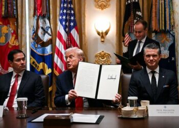 Trump firma proclamación que restablece el Día de la Raza