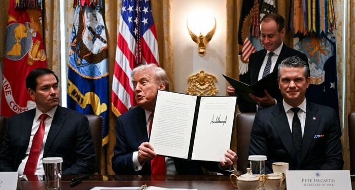 Trump firma proclamación que restablece el Día de la Raza