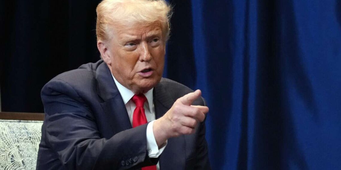 Trump les dice a los legisladores republicanos que “se vuelvan inteligentes” y eliminen la votación anticipada por correo