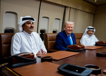Trump se reúne con líderes qataríes y dice que Qatar podría unirse a la misión de paz en Gaza