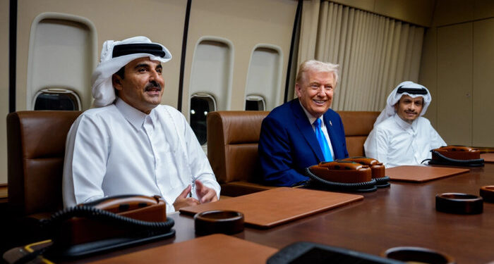 Trump se reúne con líderes qataríes y dice que Qatar podría unirse a la misión de paz en Gaza