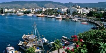 Un collage de imágenes que contiene 1 imágenes. La imagen 1 muestra 8077. Puerto, ciudad de Kos, Kos, Grecia