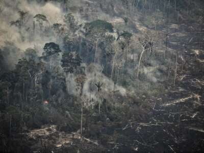 Vista aérea de un área afectada por incendios forestales en la selva amazónica en la región de Ucayali, Perú, el 17 de septiembre de 2024.
