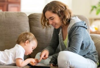 Una urraca chillona me noqueó y me rompió el cuello en un ataque de terror.