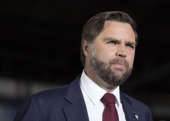 Vance resta importancia a los textos de odio de los jóvenes republicanos calificándolos de “niños” que hacen cosas estúpidas