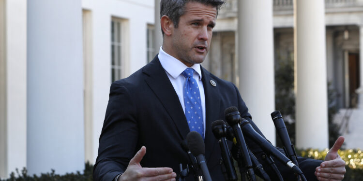 ¿Con quién está casado Adam Kinzinger? Se revelan las acusaciones de Grindr de Steven Cheung