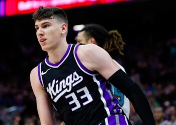 ¿La estrella de los Lakers, Jake Laravia, tiene novia?