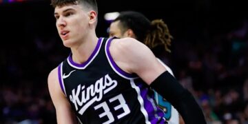 ¿La estrella de los Lakers, Jake Laravia, tiene novia?