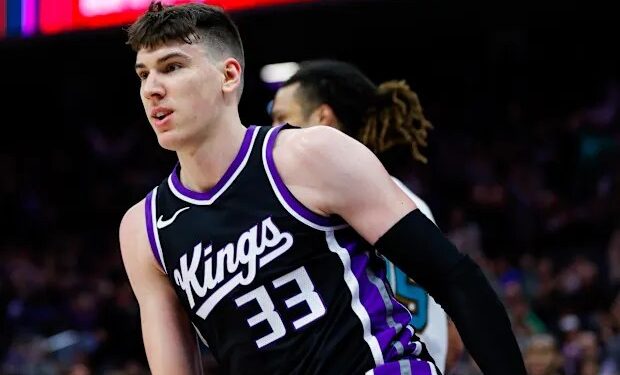 ¿La estrella de los Lakers, Jake Laravia, tiene novia?