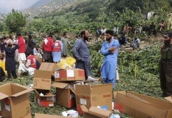 Al menos 20 muertos y 320 heridos mientras un enorme terremoto de magnitud 6,3 azota Afganistán mientras se derrumban edificios