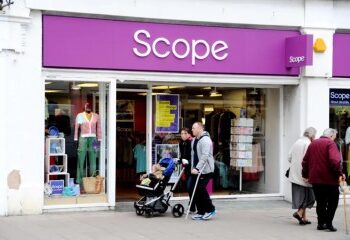 Al menos 42 personas resultaron heridas al chocar dos trenes después de que uno de ellos "pasara la señal roja" en la República Checa