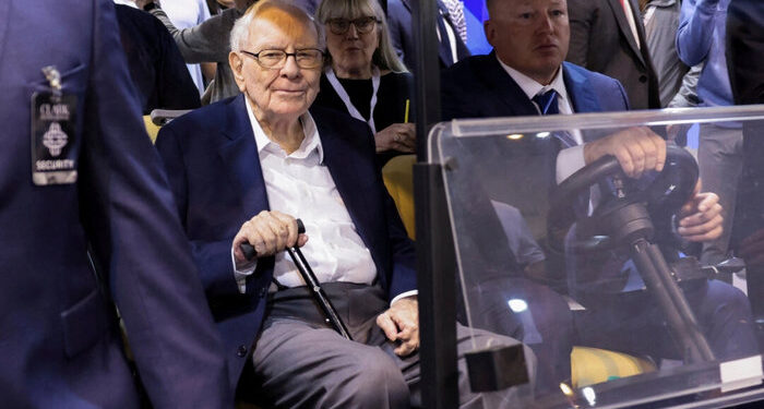 Berkshire Hathaway de Warren Buffett informa un saldo de efectivo récord de más de 380 mil millones de dólares