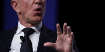 El director ejecutivo de Amazon, Jeff Bezos, fundador de la empresa espacial Blue Origin y propietario de The Washington Post, participa en un evento organizado por la Asociación de la Fuerza Aérea el 19 de septiembre de 2018 en National Harbor, Maryland.