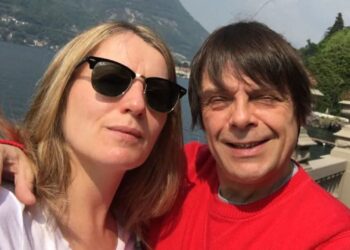 Gary 'Mani' Mounfield Socio Imelda Mounfield y niños