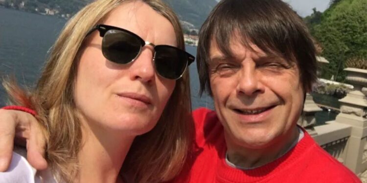 Gary 'Mani' Mounfield Socio Imelda Mounfield y niños