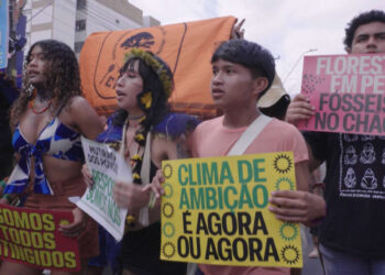 Decenas de miles de personas se unen a la protesta liderada por indígenas en la COP30 exigiendo una acción urgente