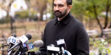 Zohran Mamdani es visto el 20 de noviembre de 2025 en la ciudad de Nueva York.