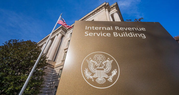 El IRS aumenta los límites de contribución 401(k) para 2026 a medida que entran en vigor los ajustes por costo de vida